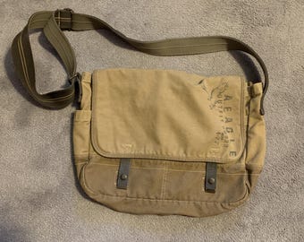Borsa a tracolla in tela American Eagle Outfitters, colore verde militare!