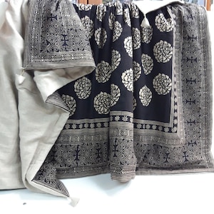 Decoratieve plaid, REDACTIESTOFFEN, Traditionele Indiase stof en Thévenon. Uniek stuk, omkeerbaar
