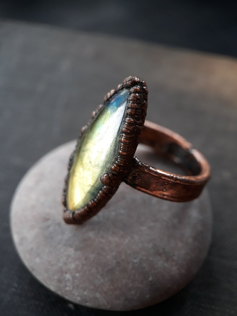 Glowing witchy labradorite in copper ring