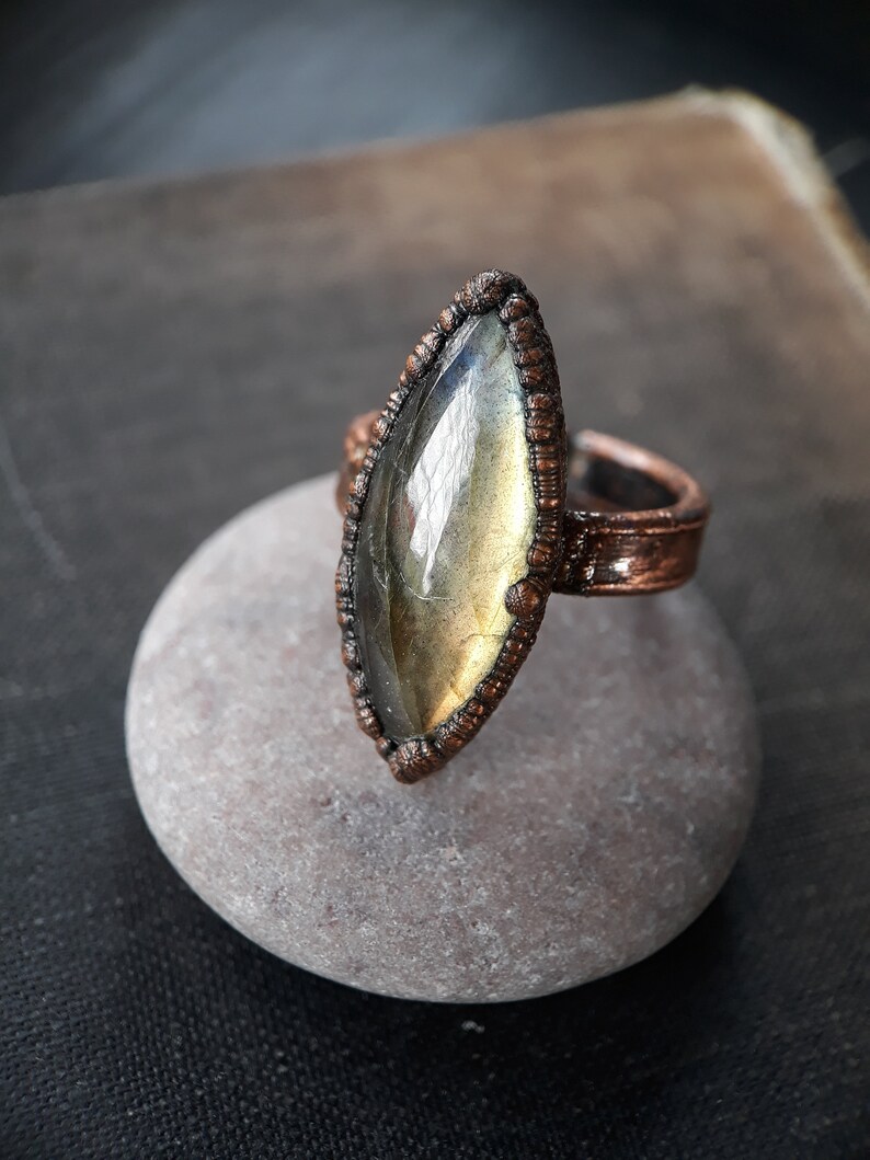 Glowing witchy labradorite in copper ring