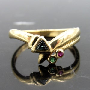 ROXELANA | Vintage 1980s Gold Ring With Emerald, Sapphire, and Ruby | Geometrical Motif | Solid 8k Gold | Unique  |  Fun | Thumb Ring
