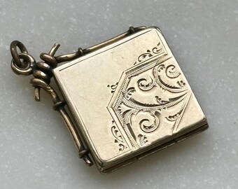 MYRTIS | Victorian Gold Filled Etched Locket | Aesthetic Period | Late Victorian | Interesting Orientation | Photos of Loved Ones