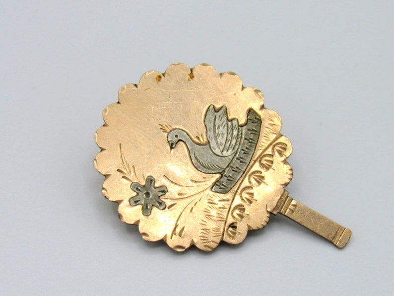 DU TEMPS PERDU / Broche de luto victoriano latón y plata de ley / Pájaro y flor grabados / Movimiento estético americano / Espalda soldada imagen 6