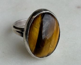 DILYS | Vintage Tiger's Eye and Sterling Silver Ring| Simple Beauty | Gorgeous Tiger Eye Cabochon | Simple Vintage Ring