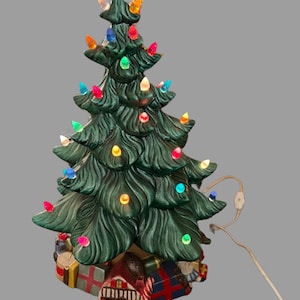 Vintage Atlantic Mold Light Up Ceramic Christmas Tree