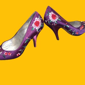 Vintage NORMA KAMALI Pumps Purple Embroidered Floral image 1