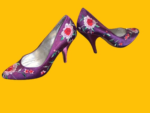 Vintage NORMA KAMALI  Pumps Purple Embroidered Fl… - image 1