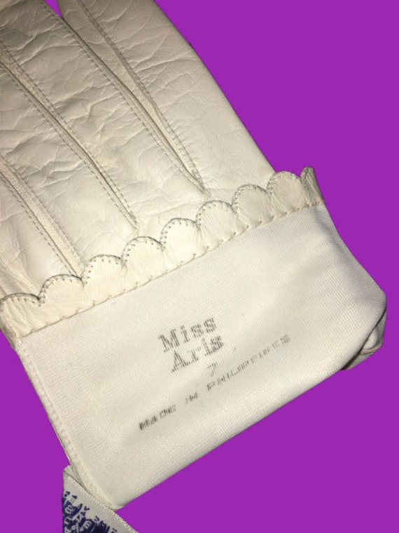 Vintage/Retro white leather ladies gloves - image 3