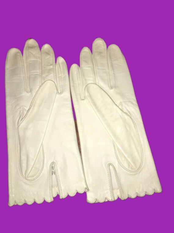 Vintage/Retro white leather ladies gloves - image 2