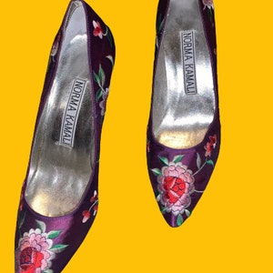 Vintage NORMA KAMALI Pumps Purple Embroidered Floral image 5