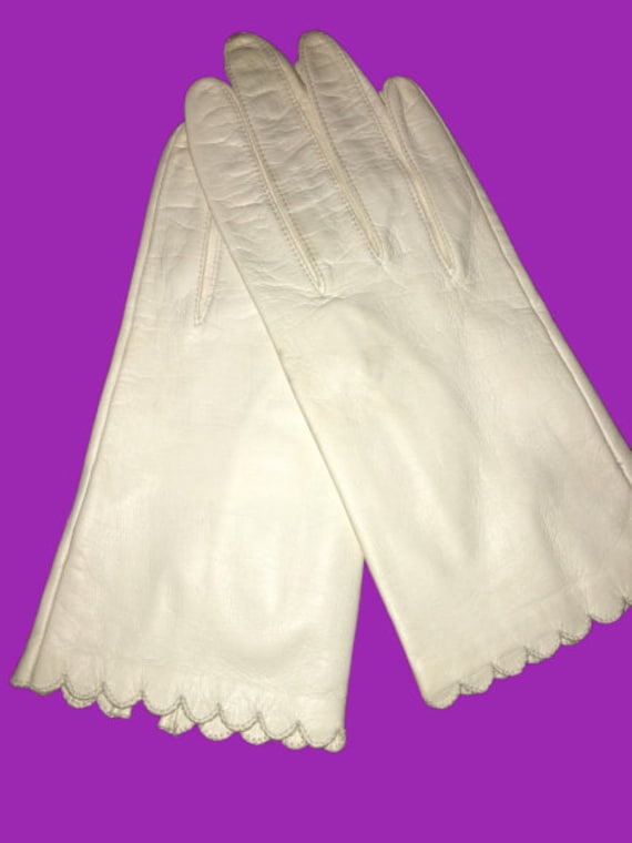 Vintage/Retro white leather ladies gloves - image 4