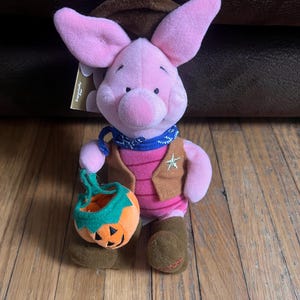 Vintage Disney Store 2000 Cowboy Piglet 8” mini bean bag plush nwt
