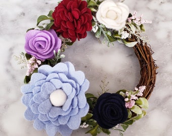Corona de flores de fieltro pequeña