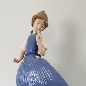 ヴィンテージ リヤドロ「花を持つ青いドレスの少女」#5121 1981年製