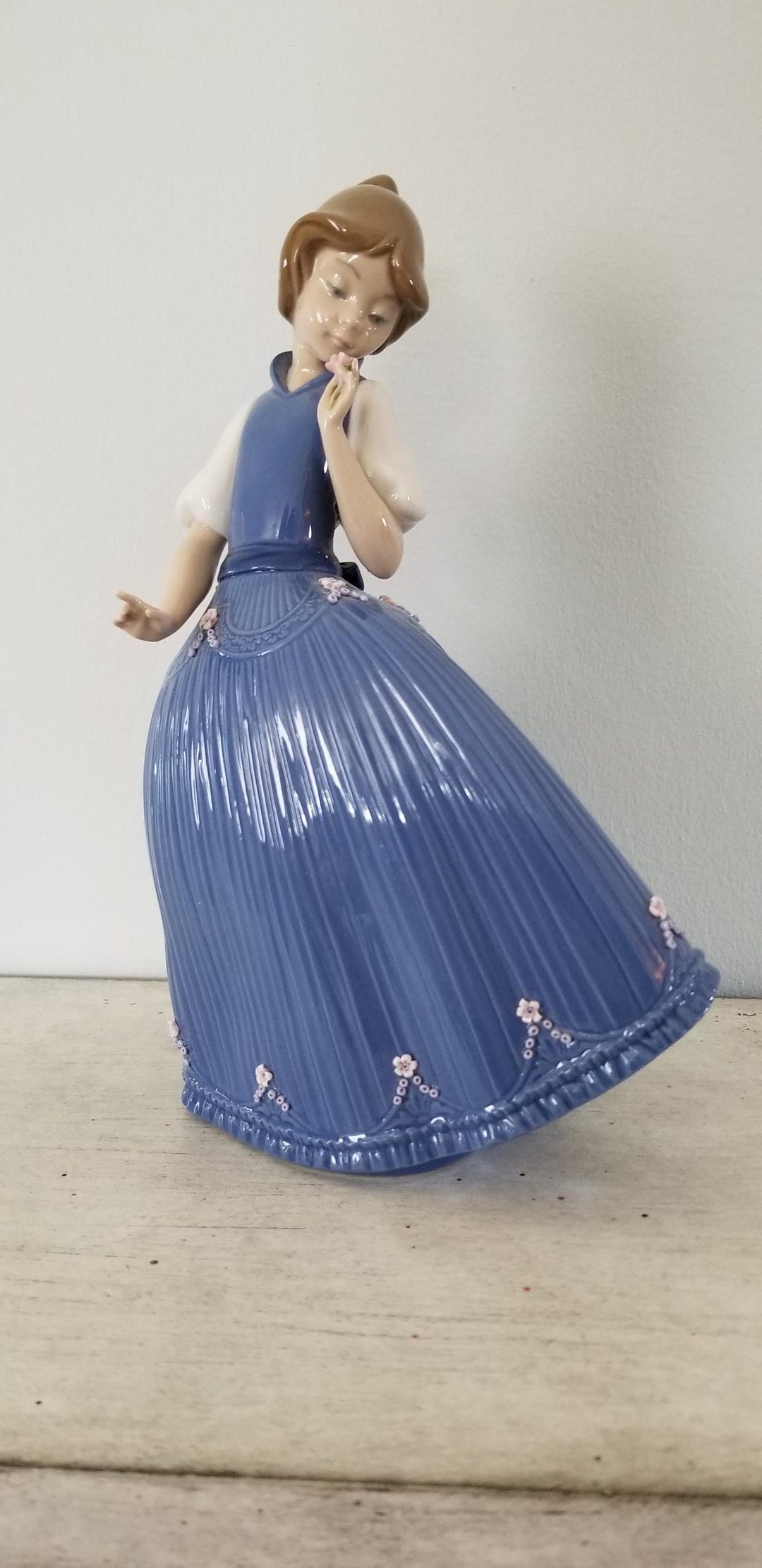 ヴィンテージ リヤドロ「花を持つ青いドレスの少女」#5121 1981年製