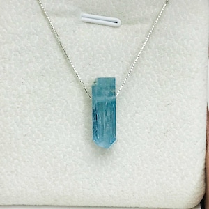 Aquamarijnkristalketting voor haar - natuurlijke aquamarijn - aquamarijnspecimen - aquamarijnhanger - Geboortesteen van maart cadeau
