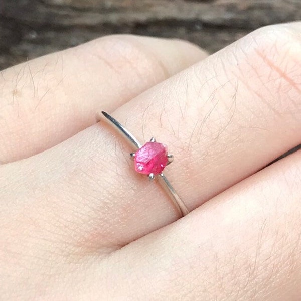 Dainty spinel silver ring- crystal ring- simple ring- gift for her- red stone ring- August birthstone- August ring