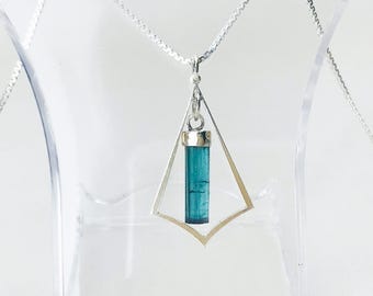 Ciondolo con tormalina indicolite terminata: argento sterling blu scuro