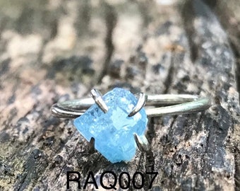 Tiny raw aquamarine ring- minimalist ring- aquamarine silver ring- March ring-gift for her-crystal ring