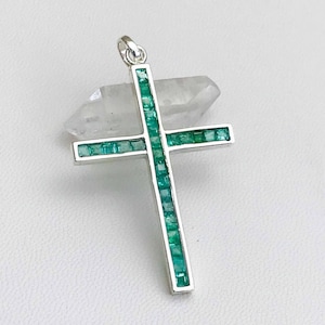 Handmade Sterling Silver Emerald Cross Pendant Necklace: Natural Green Gemstone