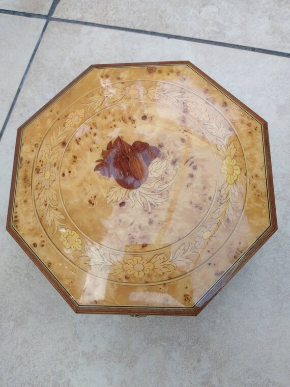Vintage Italian Sorrento Inlaid wood marquetry jewell… Gem