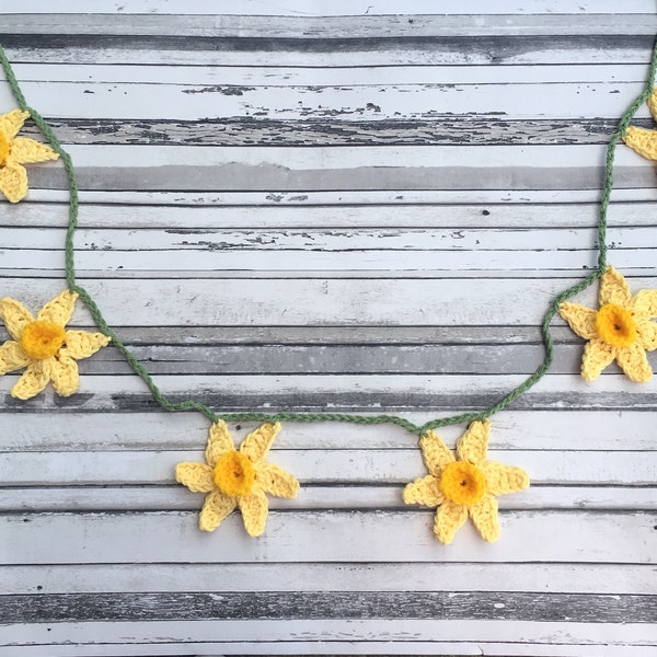 Guirlande de fleurs jonquilles, banderoles de fleurs printanières au crochet. Décoration de Pâques.