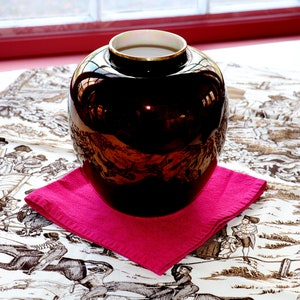Antique English Vase in excellent condition - Copper Lustre