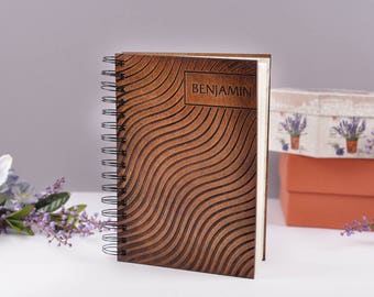 Graviertes Holzbuch: Personalisiertes Reisetagebuch, Geschenk