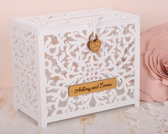 Kartenbox für Hochzeit mit Schloss. Modernem Karton für die Hochzeit. Hochzeitskarton mit Schloss. Hochzeit Briefkasten. Hochzeitskarten-Inhaber.