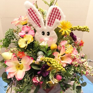 Easter Centerpiece, Easter Decor,  Easter Floral Arrangement, Easter Pink polka dot top hat Arrangement,  Easter Home Decor,
