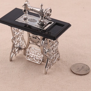 Miniature sewing machine for dolls house,Miniature Sewing Machine,Mini Victorian House Accessories,Dollhouse Sewing Room,dollhouse furniture
