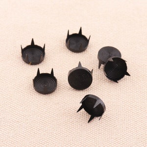 30pcs 12mm Round Black  Nailhead Studs Metal Studs Spots Nailheads Spikes with 4 Claws for Clothing Decorations Finding