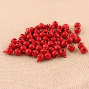 100pcs 7mm rote Farbe kleine Glocke Jingle Glocken lose Perlen für Weihnachtsdekoration Ornament Schmuck machen