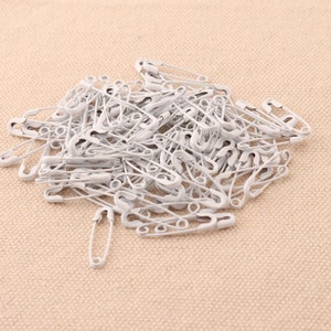 Premium Quality Gold Safety Pins Made from Hardened Steel Pin Wire in 8  Sizes