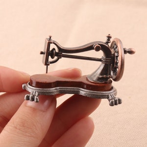 Miniature sewing machine for dolls house,Miniature Sewing Machine,Mini Victorian House Accessories,Dollhouse Sewing Room,dollhouse furniture