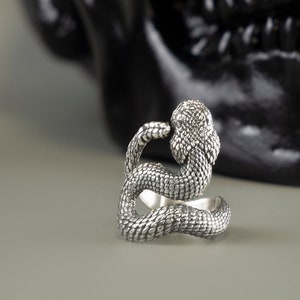 Adjustable Silver Serpent Snake Ring for Women - Python Style Jewelry