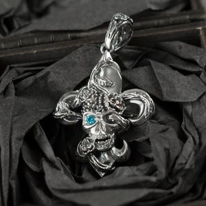 Gothic Fleur de Lis Skull Pendant: Silver Gemstone Necklace with French Lily Design - Vintage Heraldic Style