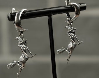 Orecchini in argento con strega volante su manico di scopa - Regalo di gioielli di Halloween - Italia