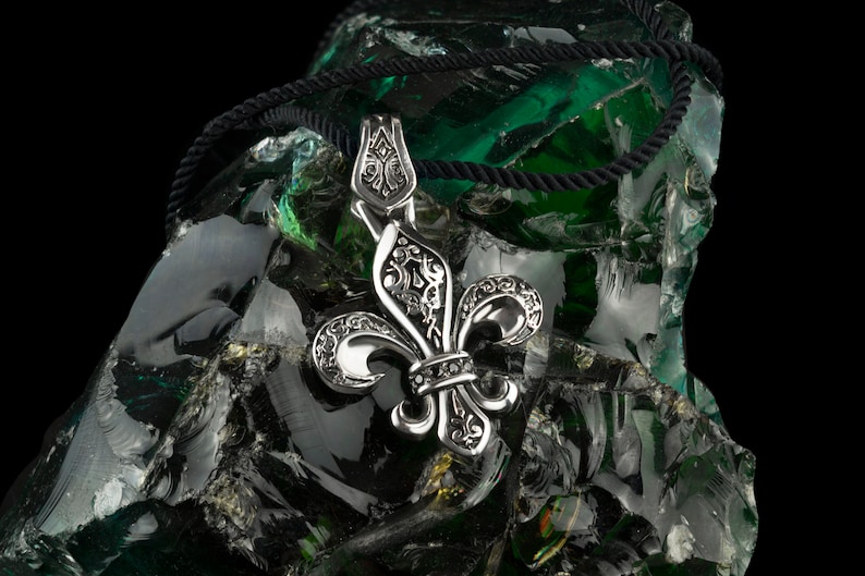 Fleur de lis pendant Fleur De Lis Charm Men/'s silver pendant