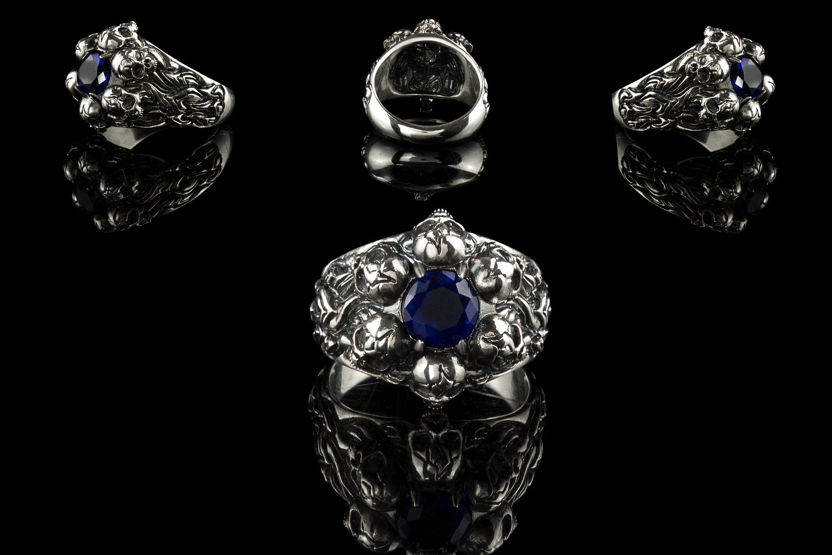 女性用サファイアスカルリング - バイカースタイルの宝石ジュエリー