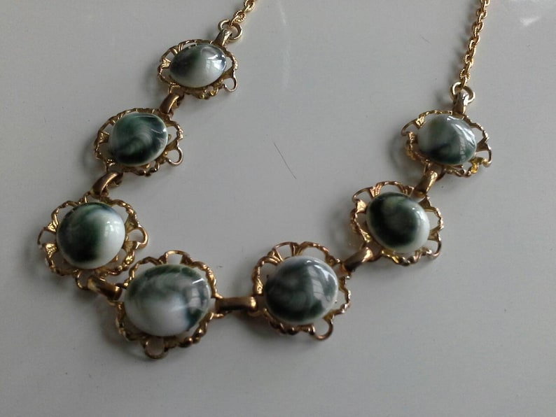 Vintage Gold Tone Filigree Necklace with Handmade White /& Deep Green Ceramic Cabochons