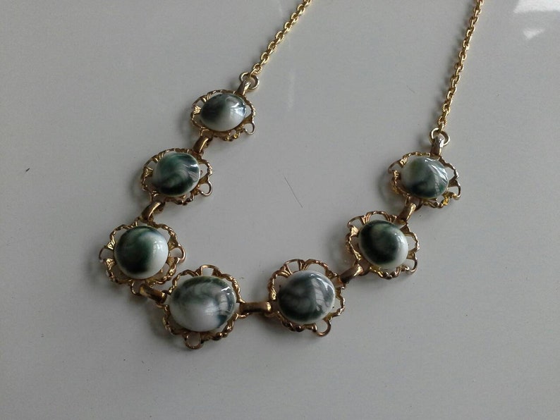 Vintage Gold Tone Filigree Necklace with Handmade White /& Deep Green Ceramic Cabochons