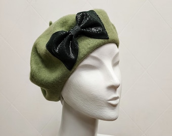 Berretto in feltro di lana verde con fiocco in pelle Berretti stile francese per donna Berretto Fascinator Cappello invernale Cappello autunnale per Fascinator nuziale Autunno
