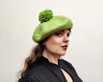 Béret en feutre de laine verte avec pompon, style français, bérets pour femme, fascinateur de béret, chapeau d'hiver, béret unique, chapeau d'automne