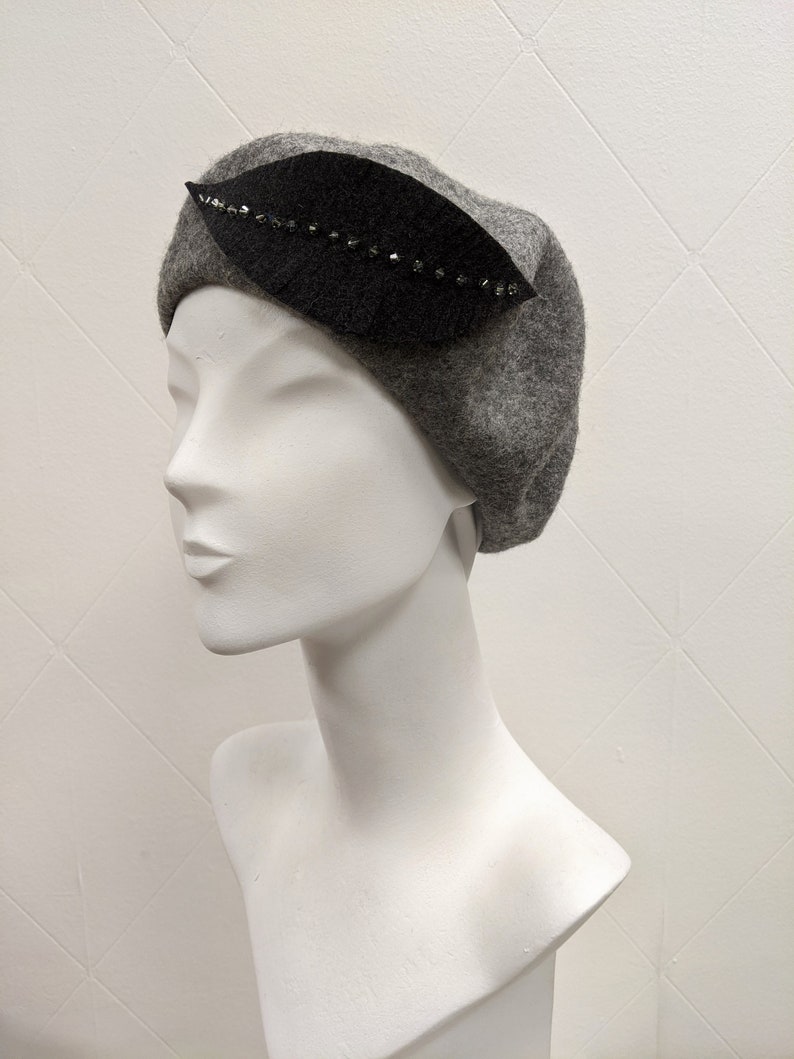 Winter Hat Berets for Women French Style Autumn Hat Grey Wool Felt Leaf Decoration Beret Beret Fascinator Unique Beret