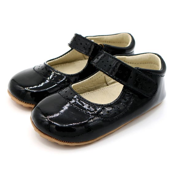 Soft Patent Leather First Walking Shoes – Shimmy Shoes by Dotty Fish. Premium Leather Mary Jane Shoes for Babies and Toddlers. Girls. Black Soft Patent Leather First Walking Shoes – Shimmy Shoes by Dotty Fish. Premium Leather Mary Jane Shoes for Babies and Toddlers. Girls. Black