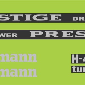 Pode incluir: Adesivos preto e branco com o texto "PRESTIGE DRIVEPOWER" e "Hürlimann H-488 turbo" em uma fonte prateada.