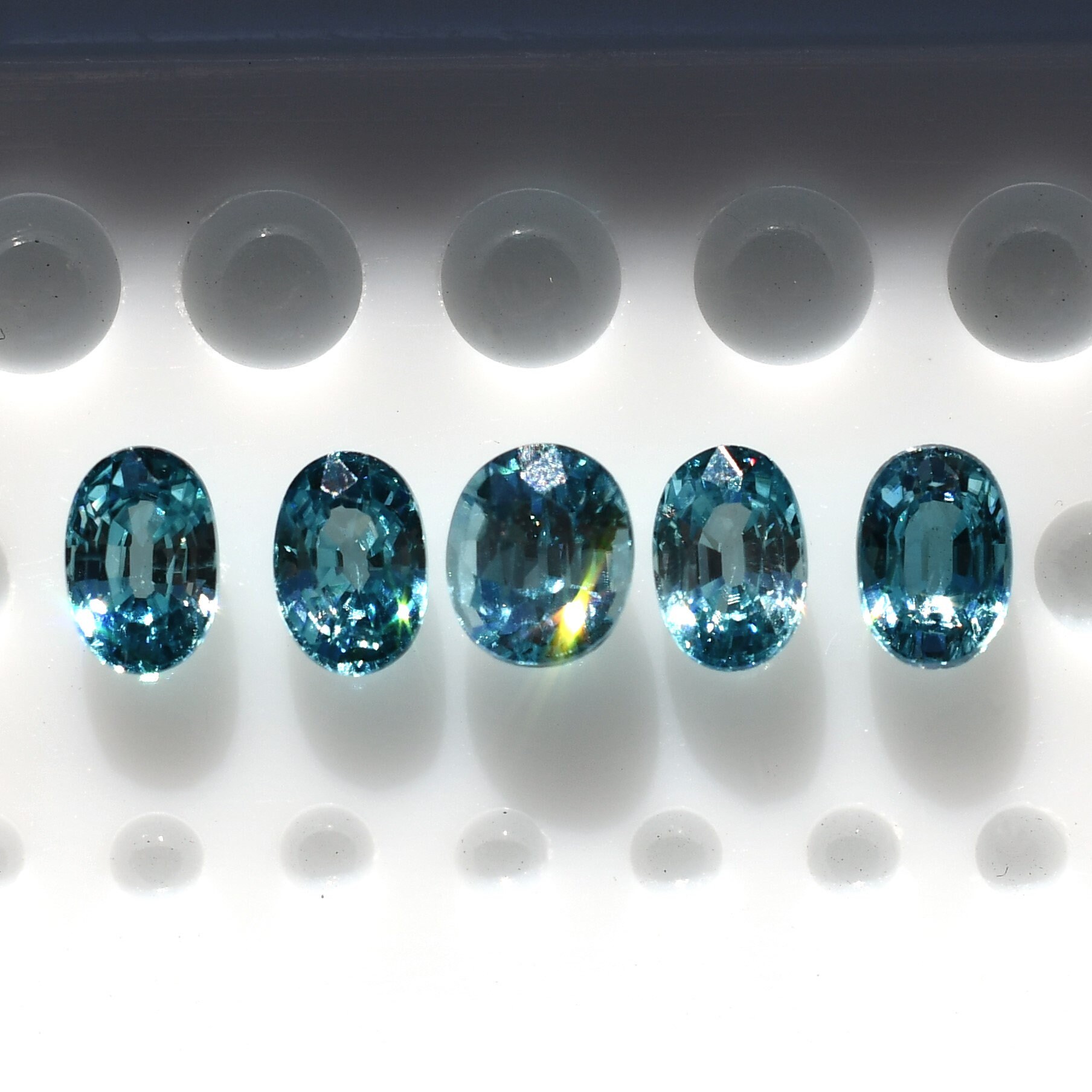 高評価のクリスマスプレゼント of Set Natural Mm 6x4 Oval Zircons Turquoise Green Blue その他