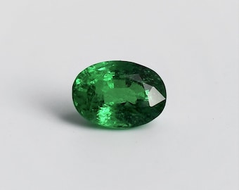 Medium green Tsavorite garnet oval 5.6x7.7 mm, this stone weighs 1.41 carat and comes from East Africa