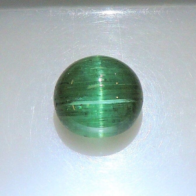 Cabochon De Tourmaline Verte Oeil-de-Chat - 2,5 Carats - Pierre Brute Du Brésil - Neuf